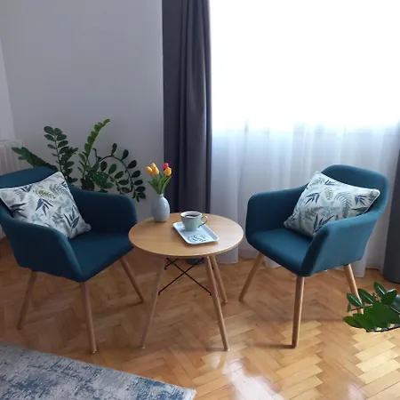 Panoramas Modern Lakas A Toertenelmi Belvarosban