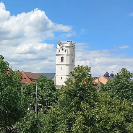 Apartament Panoramas Modern Lakas A Toertenelmi Belvarosban *