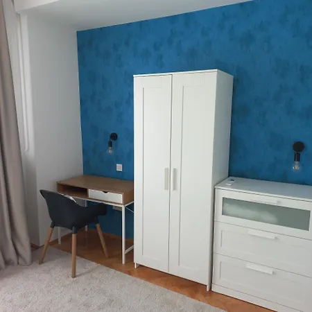 Panoramas Modern Lakas A Toertenelmi Belvarosban *