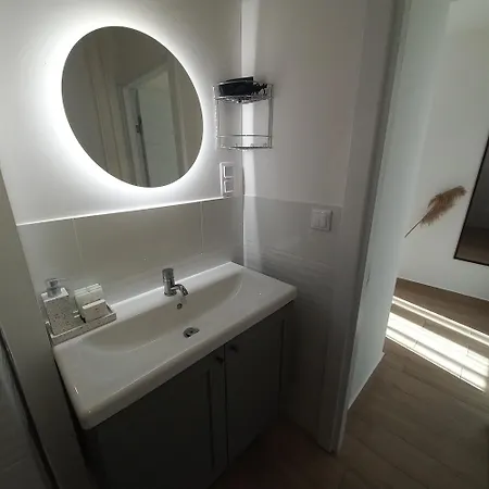 Apartament Panoramas Modern Lakas A Toertenelmi Belvarosban